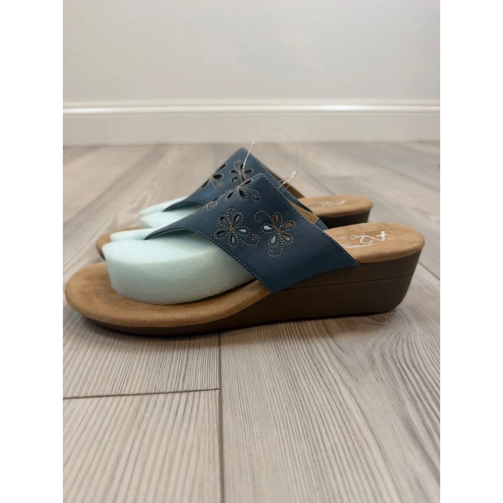 A2 by Aerosoles Air Flow Blue Floral Laser Cut Wedge Thong Sandals Womens 8M